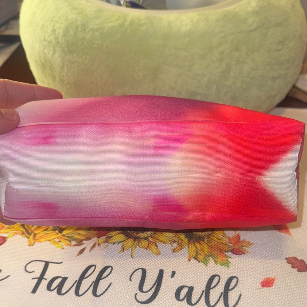 Clinique Gradient Pink Cosmetic Bag - Picture 5 of 5
